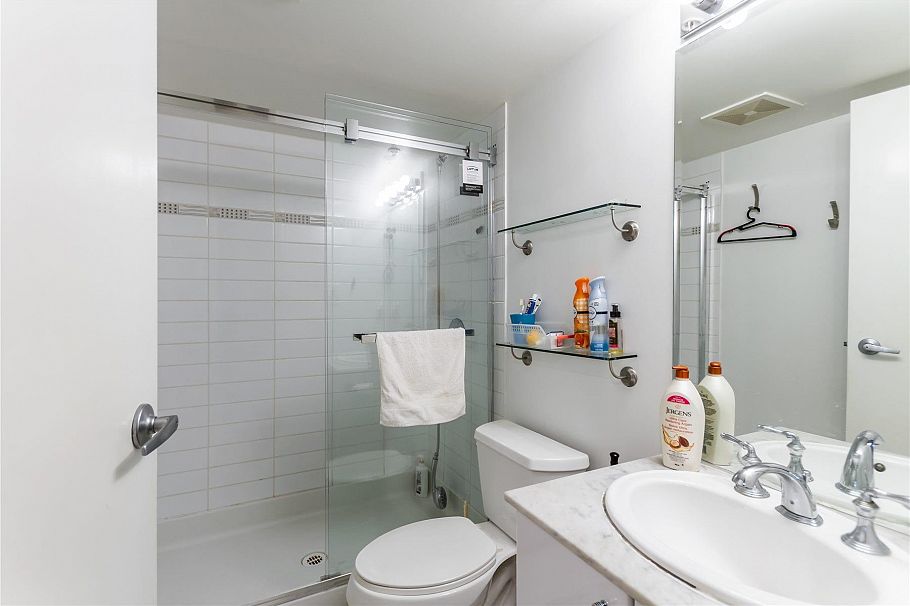 302 188 E Esplanade North Vancouver, BC - 19