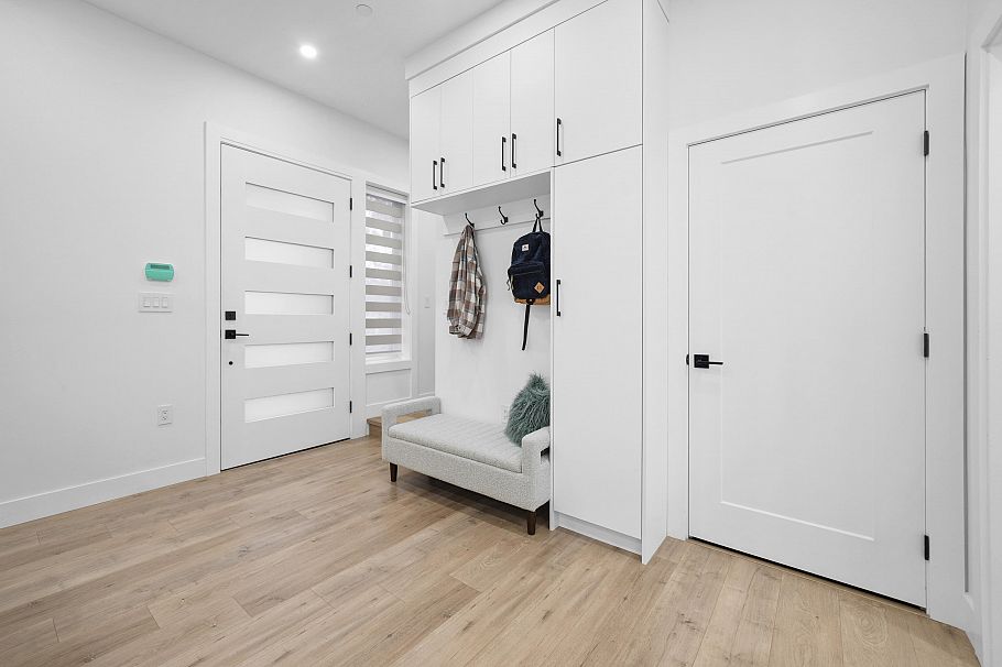 2995 E 17th Avenue Vancouver, BC - 10