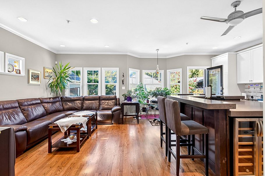 2985 W 16th Avenue Vancouver, BC - 12