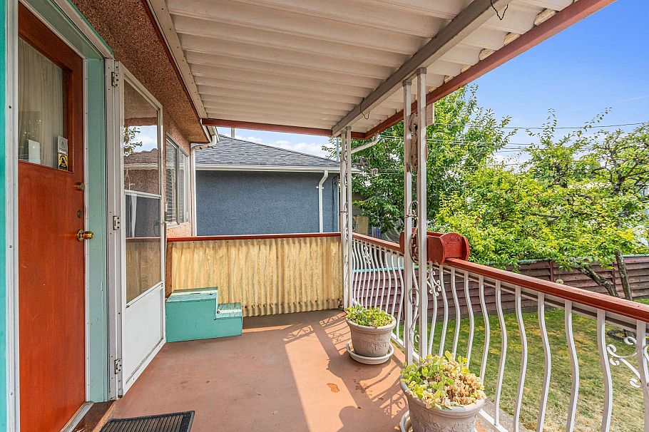 3148 E 1st Avenue Vancouver, BC - 18