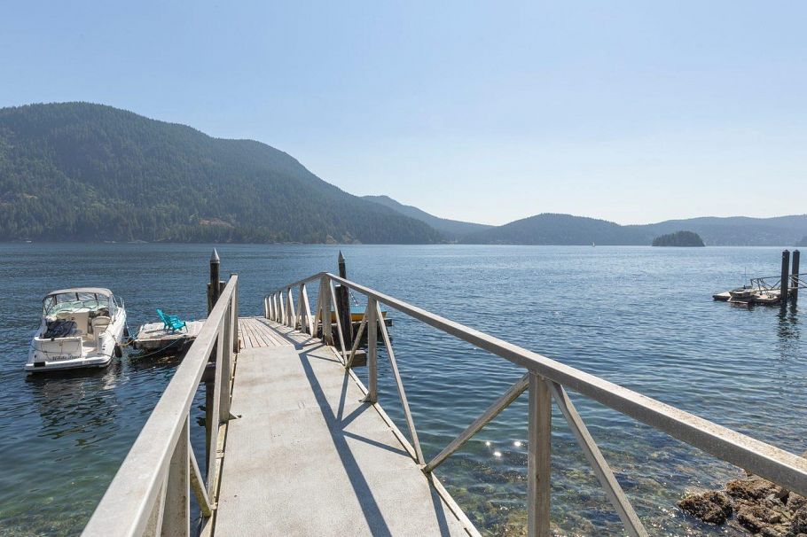 330 Sasamat Lane North Vancouver, BC - 32
