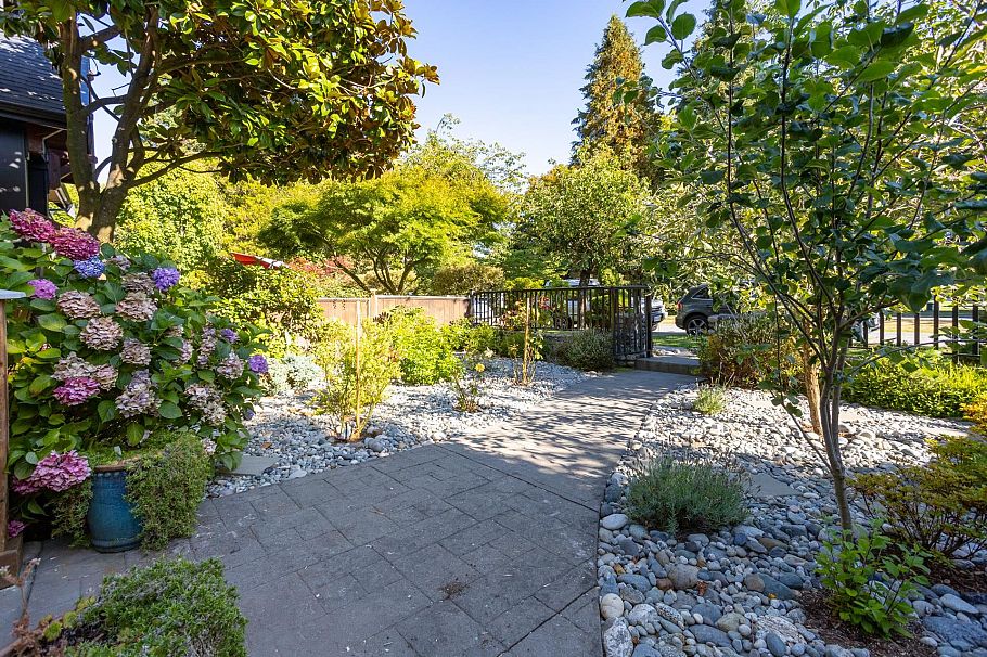 2985 W 16th Avenue Vancouver, BC - 5