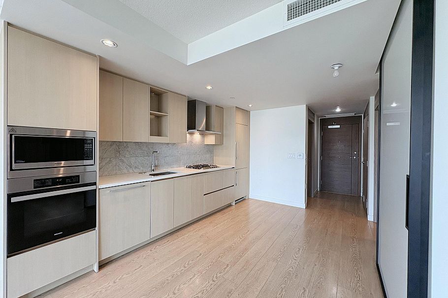 886 87 Nelson Street Vancouver, BC - 2