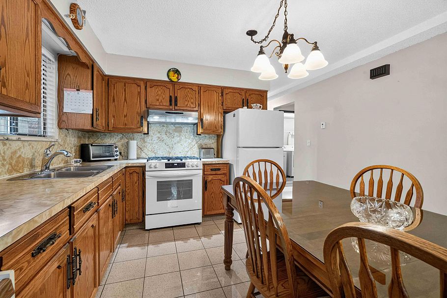 2739 E 8th Avenue Vancouver, BC - 7