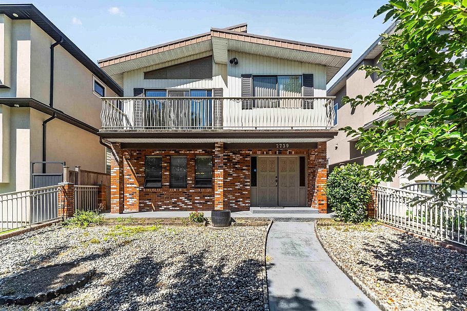 2739 E 8th Avenue Vancouver, BC - 2