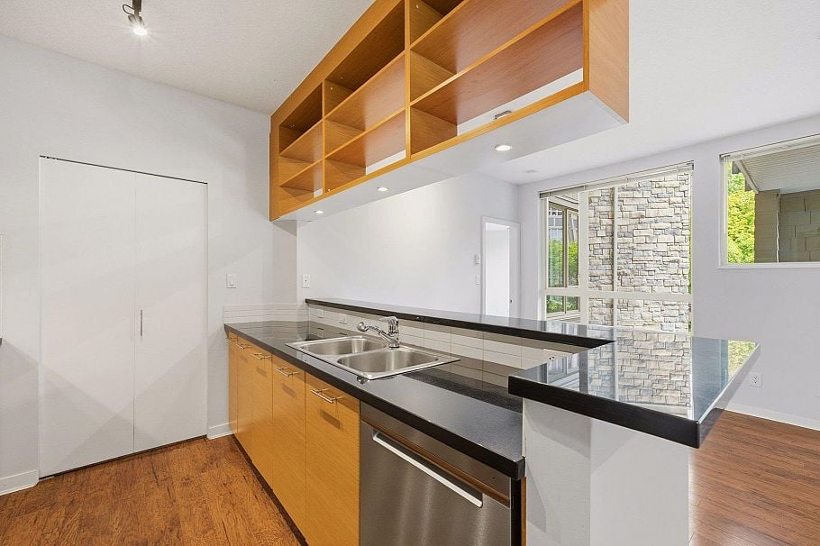 318 560 Raven Woods Drive North Vancouver, BC - 11