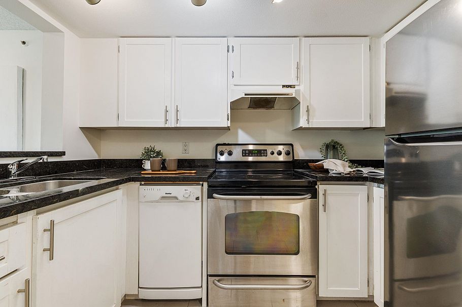 8 1355 W 4th Avenue Vancouver, BC - 12