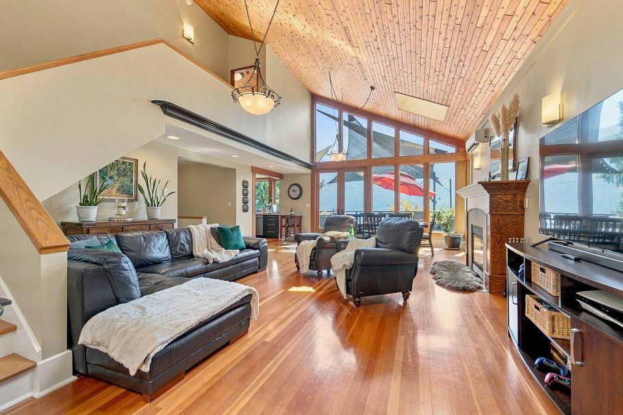 330 Sasamat Lane North Vancouver, BC - 8