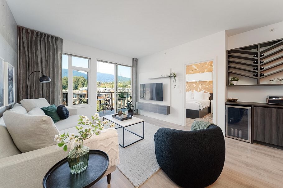 517 725 Marine Drive North Vancouver, BC - 1