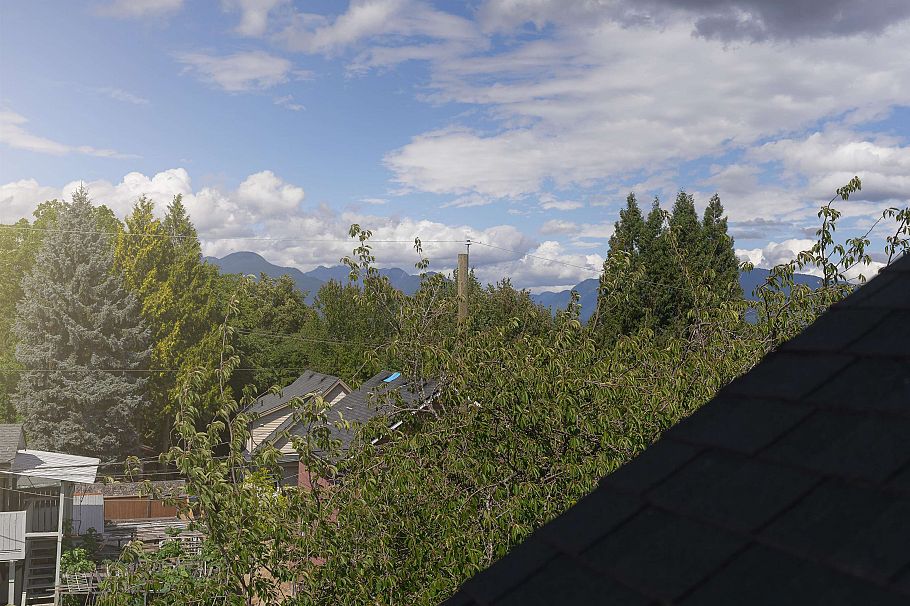 922 E 16th Avenue Vancouver, BC - 25