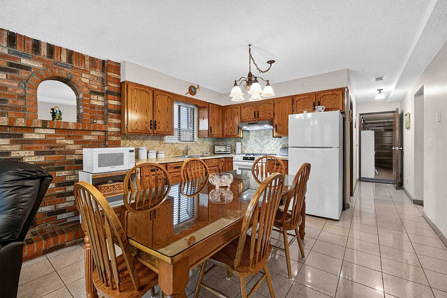 2739 E 8th Avenue Vancouver, BC - 6