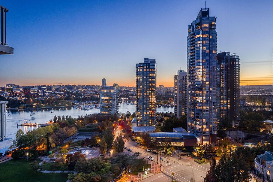 2101 388 Drake Street Vancouver, BC - 1