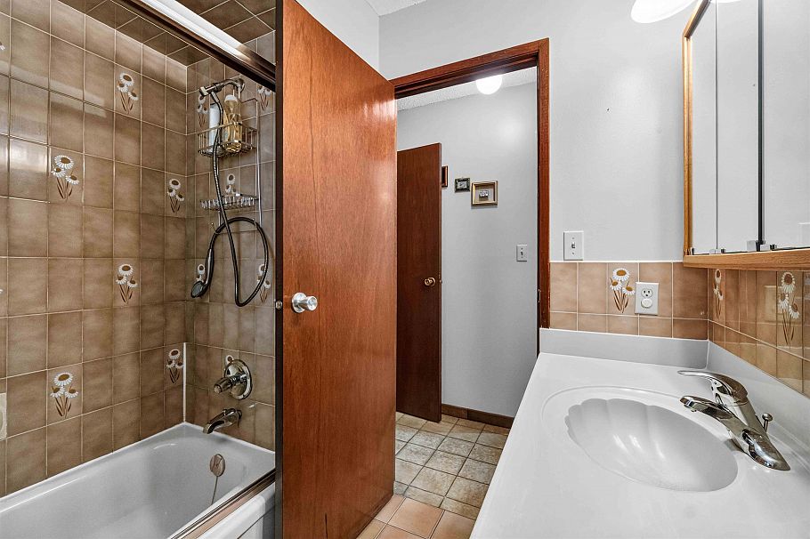 2739 E 8th Avenue Vancouver, BC - 22
