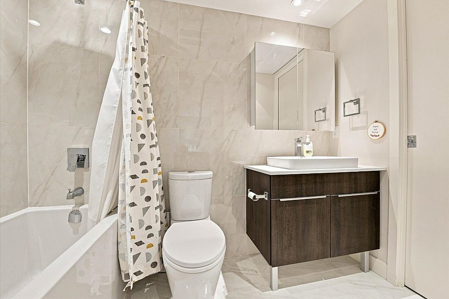 323 1588 E Hastings Street Vancouver, BC - 25