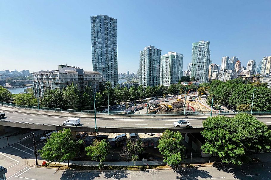 886 87 Nelson Street Vancouver, BC - 14