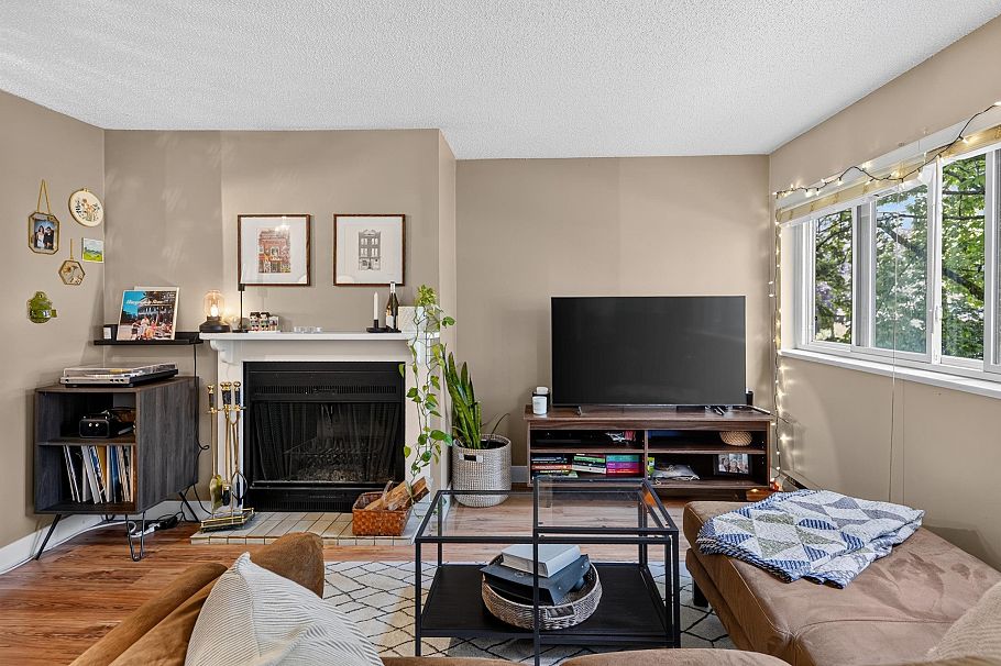 202 936 Bute Street Vancouver, BC - 2