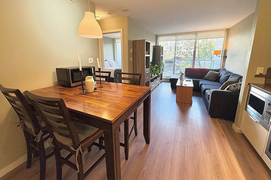 308 161 W Georgia Street Vancouver, BC - 2