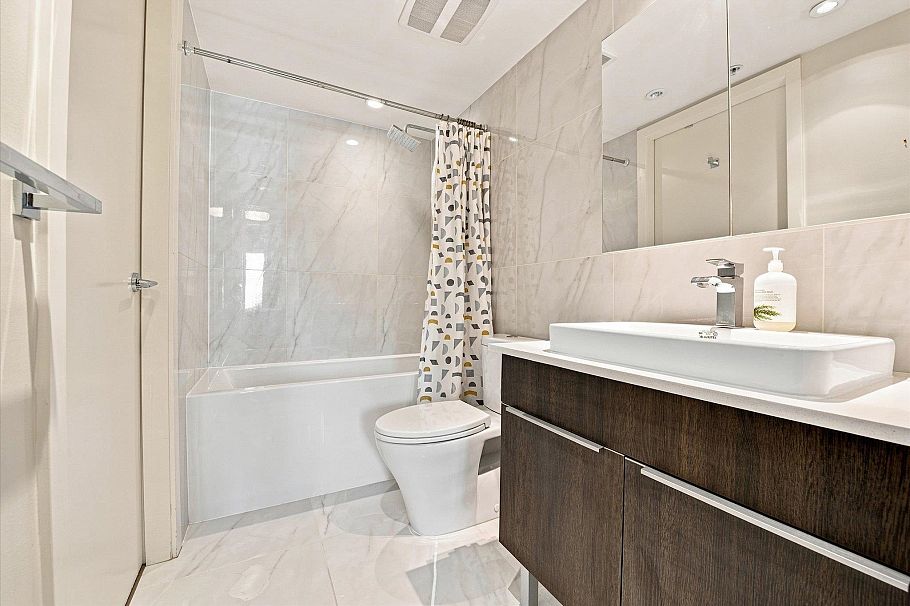 323 1588 E Hastings Street Vancouver, BC - 24