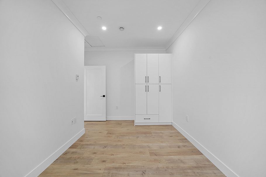 2995 E 17th Avenue Vancouver, BC - 16