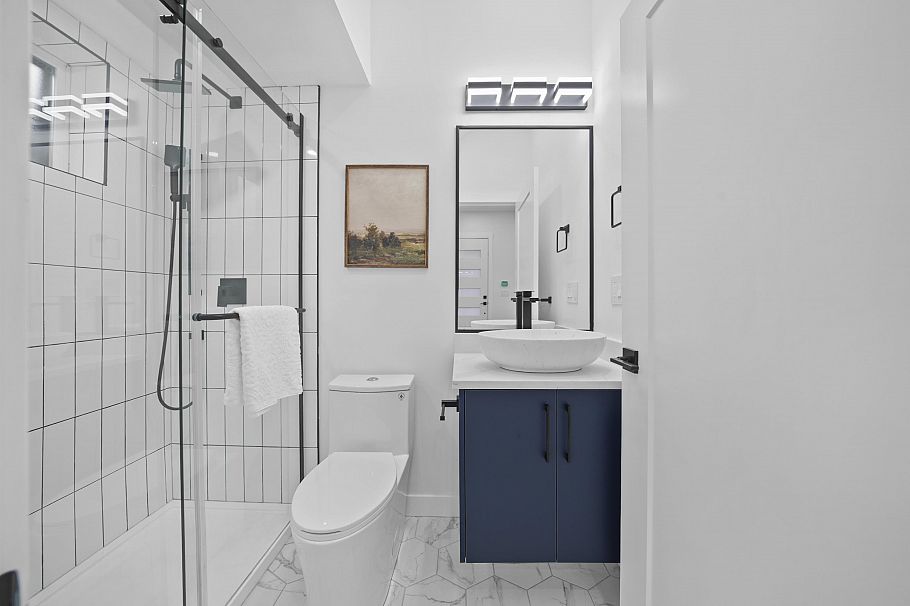 2995 E 17th Avenue Vancouver, BC - 12