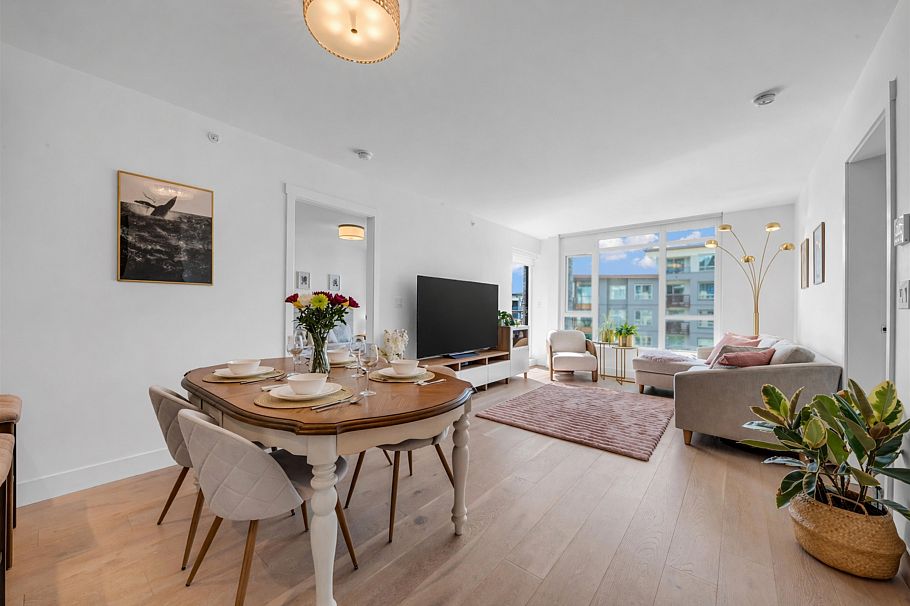2707 Library Lane North Vancouver, BC - 2