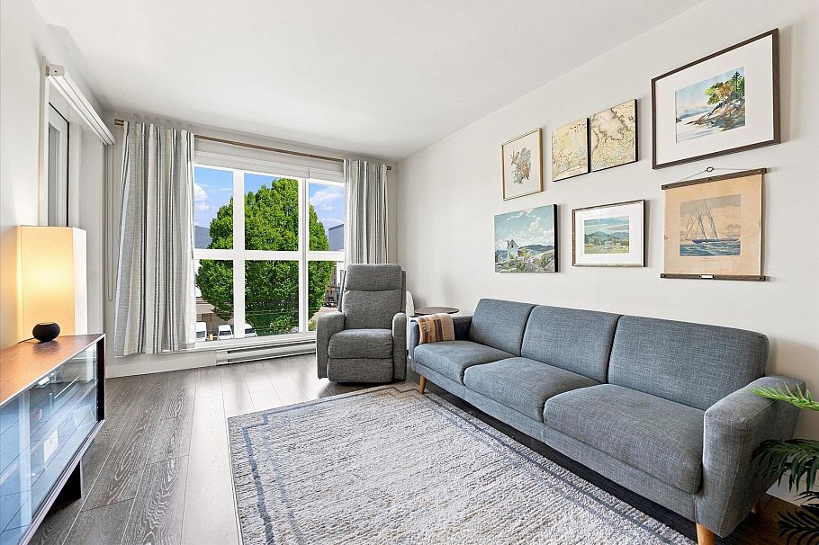 323 1588 E Hastings Street Vancouver, BC - 2