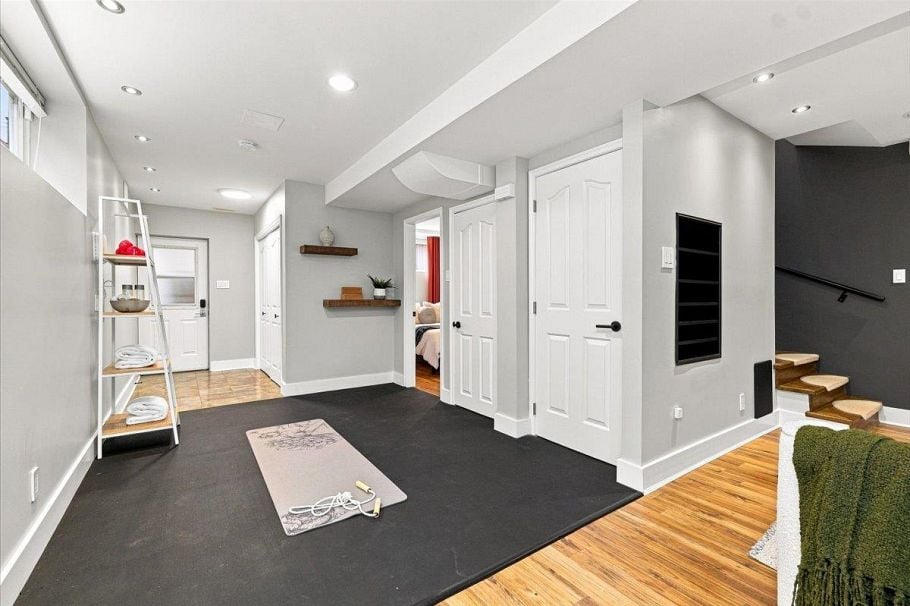 223 W 19th Street North Vancouver, BC - 20