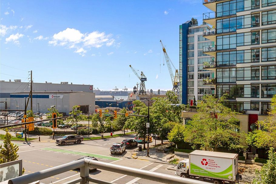 302 188 E Esplanade North Vancouver, BC - 15