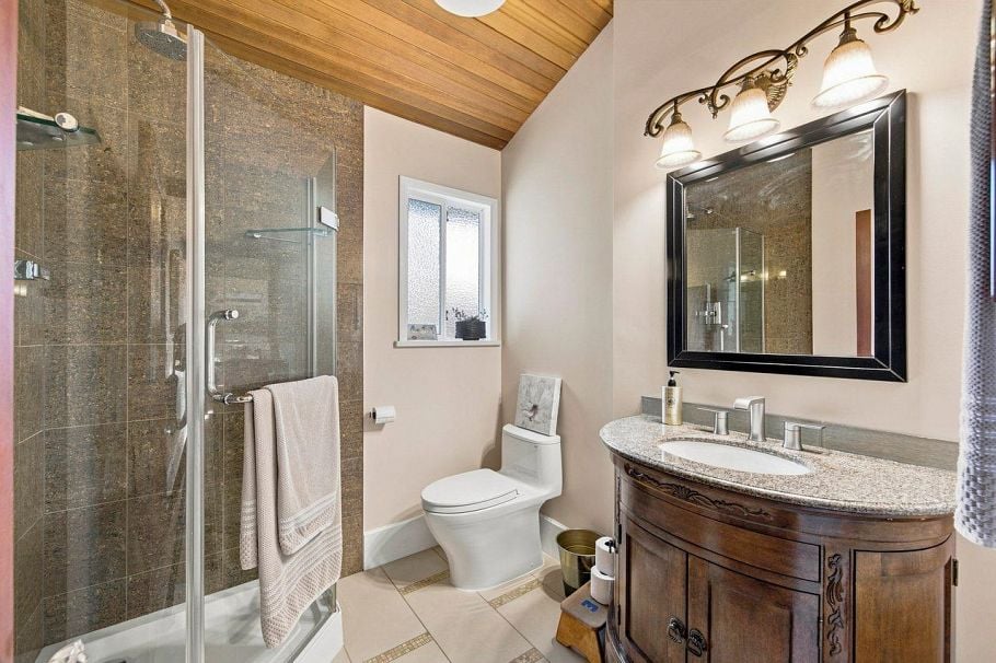 330 Sasamat Lane North Vancouver, BC - 23