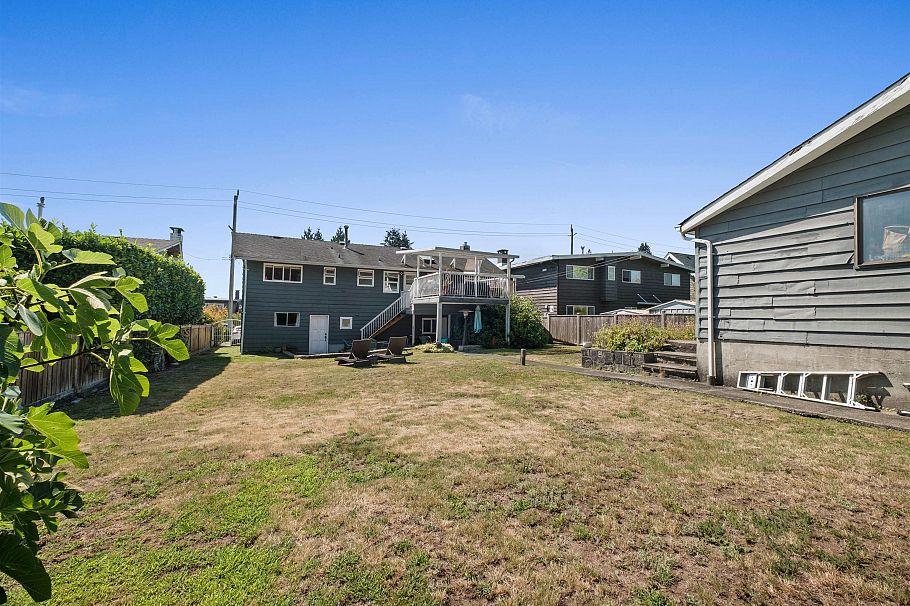 854 E 16th Street North Vancouver, BC - 23