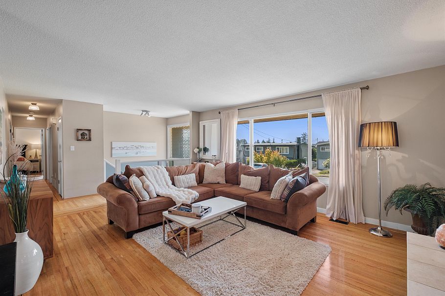 854 E 16th Street North Vancouver, BC - 4