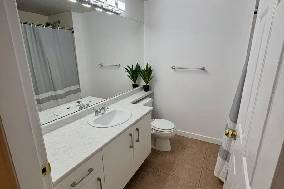 212 3600 Windcrest Drive North Vancouver, BC - 4