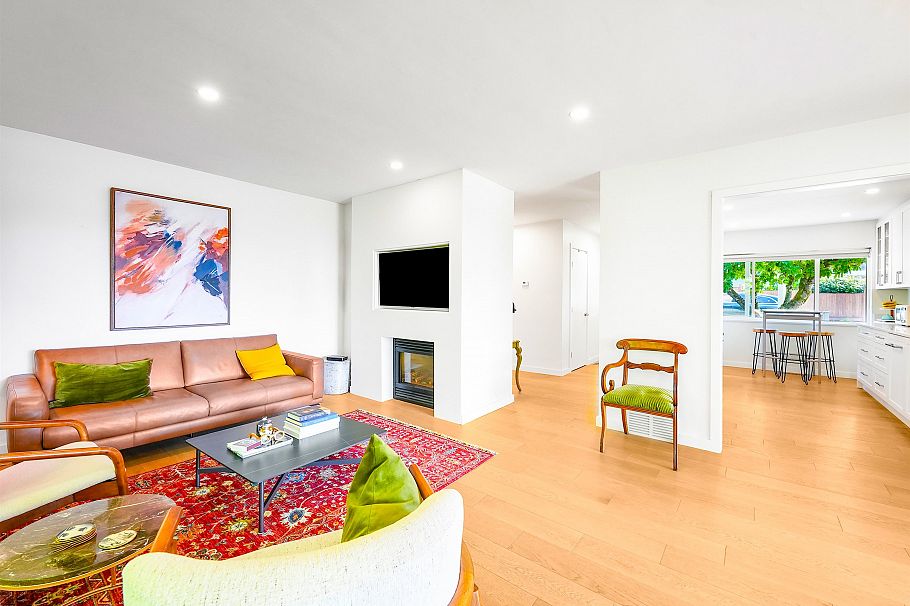 3277 Chesterfield Avenue North Vancouver, BC - 4