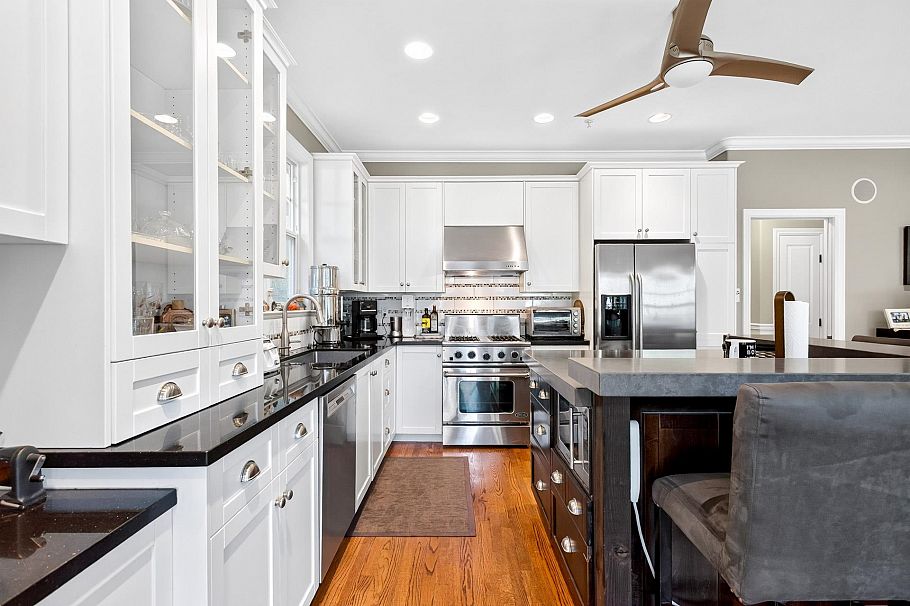 2985 W 16th Avenue Vancouver, BC - 18
