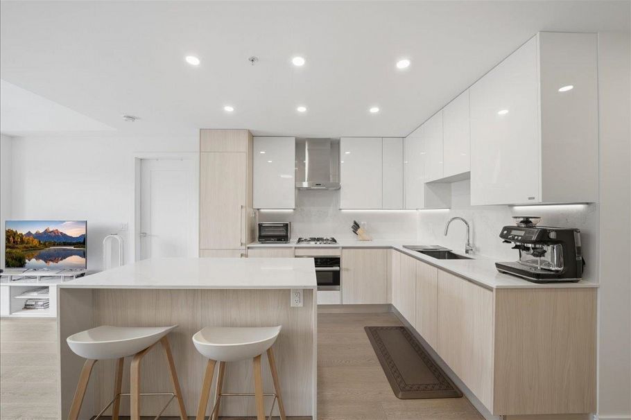 303 477 W 59th Avenue Vancouver, BC - 3