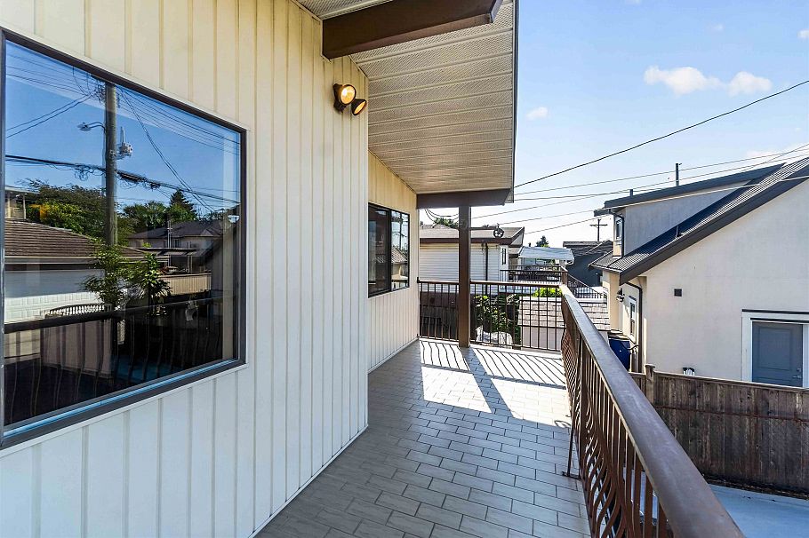 2739 E 8th Avenue Vancouver, BC - 38