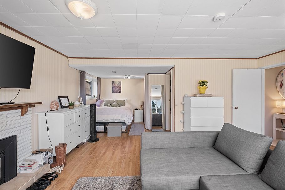 854 E 16th Street North Vancouver, BC - 18