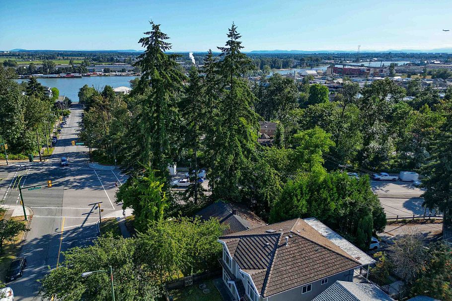 8287 Victoria Drive Vancouver, BC - 9