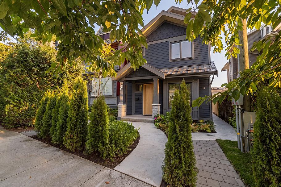 20 W 14th Avenue Vancouver, BC - 1
