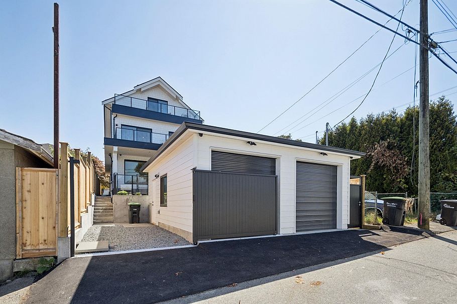 2 2815 Trinity Street Vancouver, BC - 40