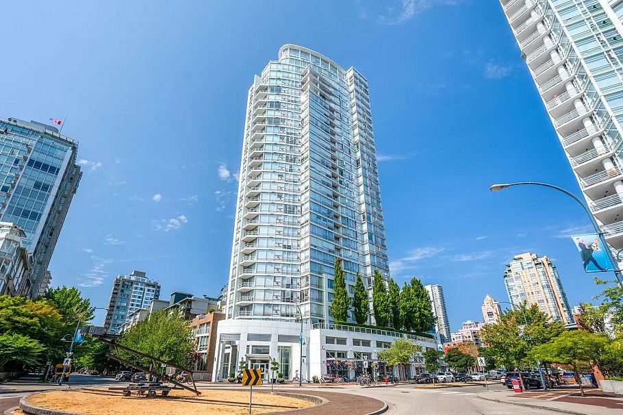 1901 1201 Marinaside Crescent Vancouver, BC - 1