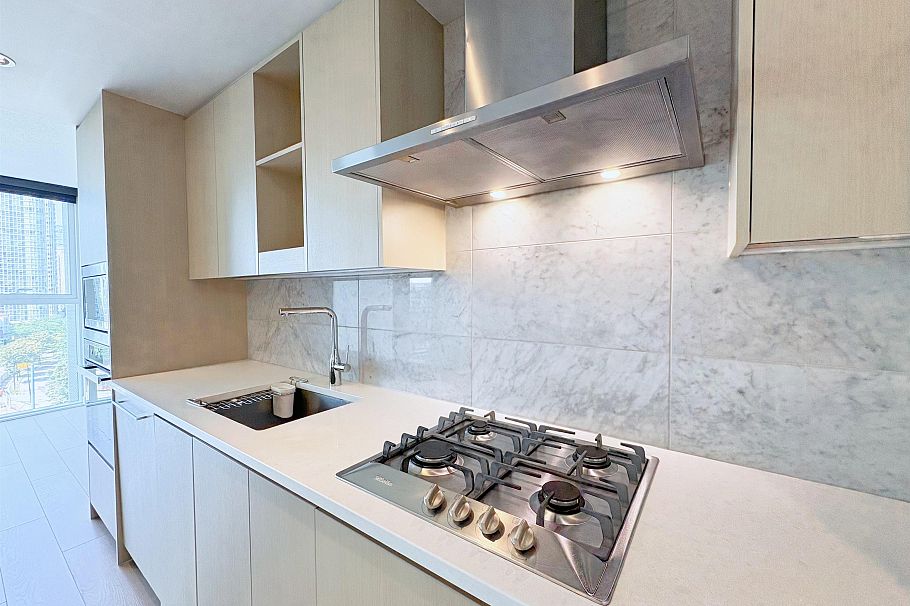 886 87 Nelson Street Vancouver, BC - 3