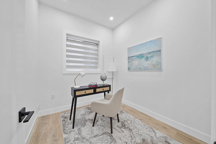 2995 E 17th Avenue Vancouver, BC - 4