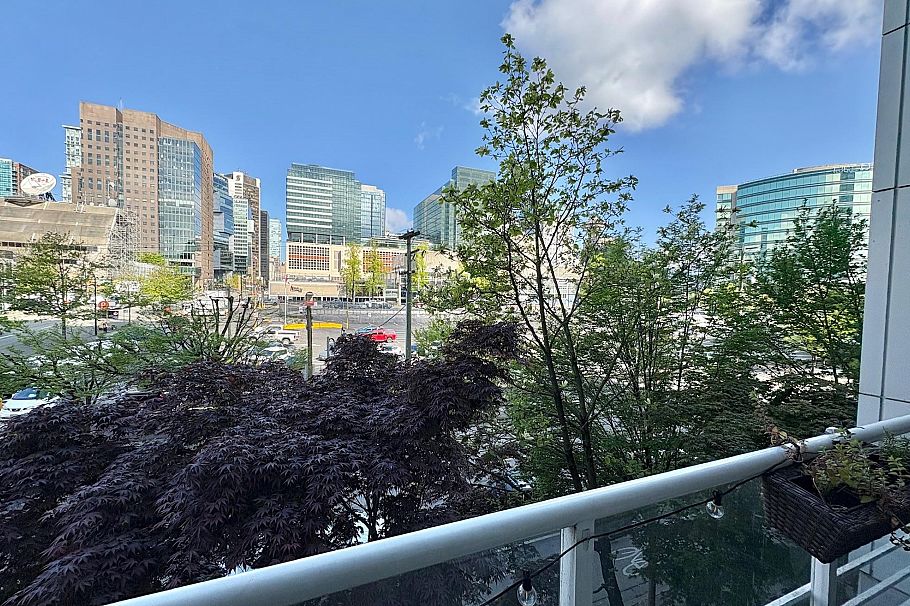 308 161 W Georgia Street Vancouver, BC - 9