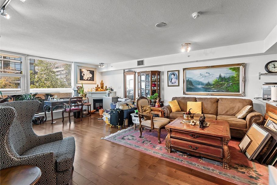 302 188 E Esplanade North Vancouver, BC - 4