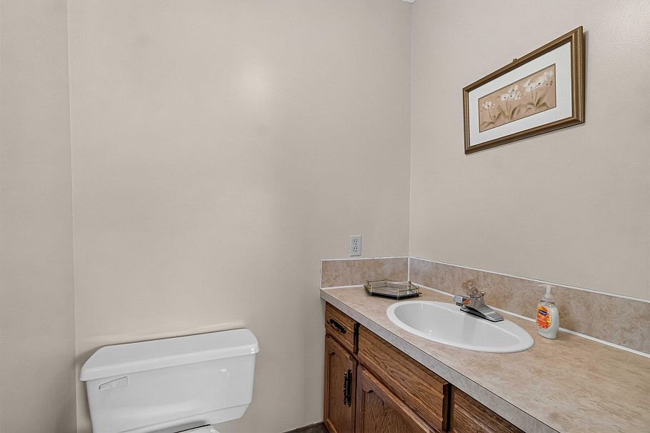 2739 E 8th Avenue Vancouver, BC - 26