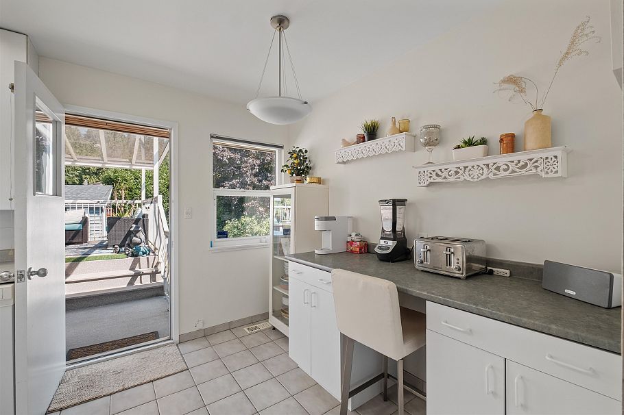854 E 16th Street North Vancouver, BC - 9