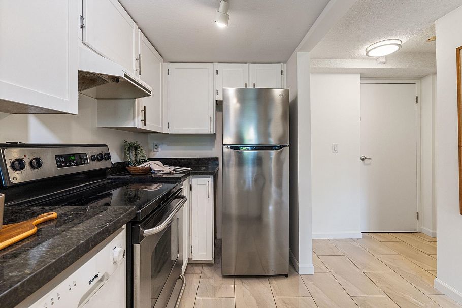 8 1355 W 4th Avenue Vancouver, BC - 10