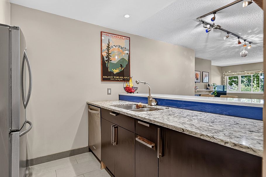 202 936 Bute Street Vancouver, BC - 9