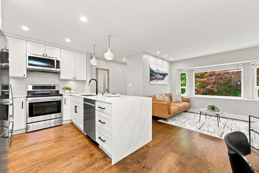 223 W 19th Street North Vancouver, BC - 4